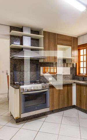 Casa à venda com 450m², 6 quartos e 4 vagas Casa à venda com 450m², 6 quartos e 4 vagasCozinha