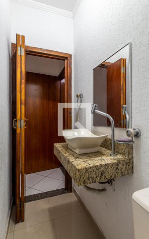 Casa à venda com 450m², 6 quartos e 4 vagas Casa à venda com 450m², 6 quartos e 4 vagasLavabo