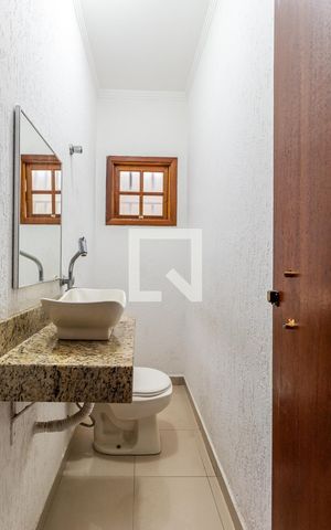 Casa à venda com 450m², 6 quartos e 4 vagas Casa à venda com 450m², 6 quartos e 4 vagasLavabo