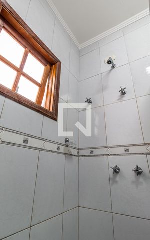 Casa à venda com 450m², 6 quartos e 4 vagas Casa à venda com 450m², 6 quartos e 4 vagasSuíte 3 - Banheiro