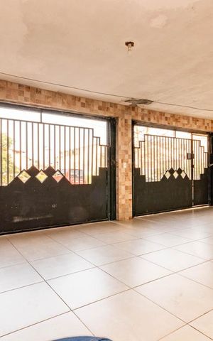 Casa à venda com 235m², 4 quartos e 2 vagas Casa à venda com 235m², 4 quartos e 2 vagasGaragem
