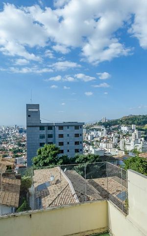 Casa à venda com 380m², 4 quartos e 4 vagasSuíte master