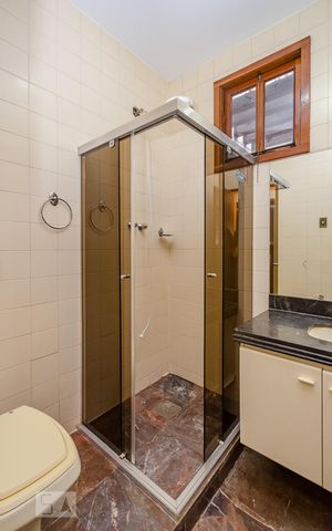 Casa à venda com 380m², 4 quartos e 4 vagasBanheiro Social
