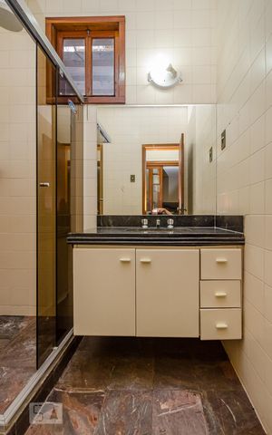 Casa à venda com 380m², 4 quartos e 4 vagasBanheiro Social