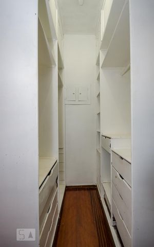 Casa à venda com 380m², 4 quartos e 4 vagasCloset Suíte master