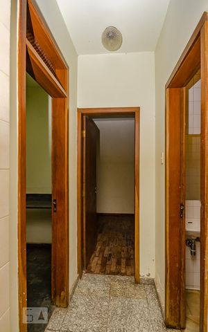 Casa à venda com 380m², 4 quartos e 4 vagasCorredor