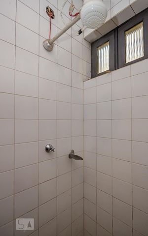 Casa à venda com 380m², 4 quartos e 4 vagasBanheiro de Serviço