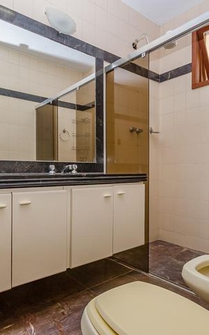 Casa à venda com 380m², 4 quartos e 4 vagasBanheiro Suíte master