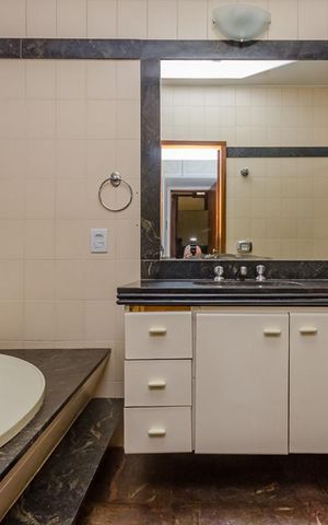 Casa à venda com 380m², 4 quartos e 4 vagasBanheiro Suíte master