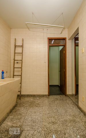 Casa à venda com 380m², 4 quartos e 4 vagasÁrea de Serviço