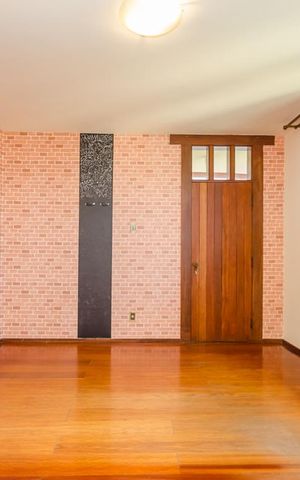 Casa à venda com 380m², 4 quartos e 4 vagasSuíte master