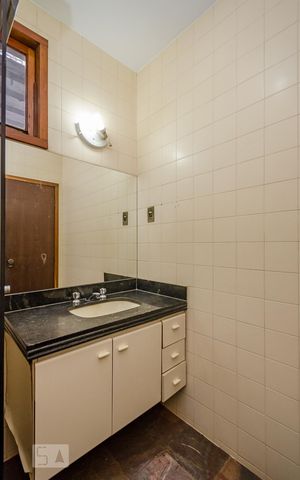 Casa à venda com 380m², 4 quartos e 4 vagasBanheiro Social