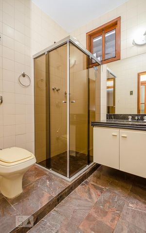 Casa à venda com 380m², 4 quartos e 4 vagasBanheiro Social
