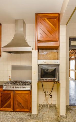 Casa à venda com 380m², 4 quartos e 4 vagasCozinha
