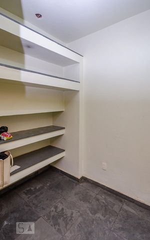 Casa à venda com 380m², 4 quartos e 4 vagasDespensa