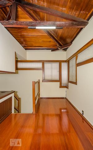 Casa à venda com 380m², 4 quartos e 4 vagasEscritório Suíte master