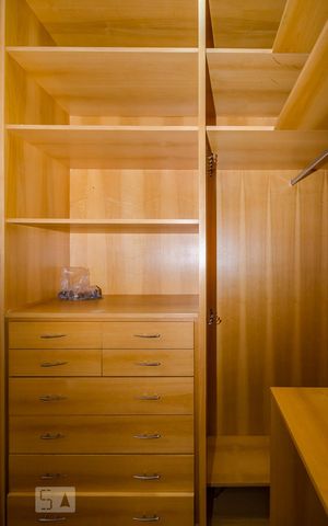 Casa à venda com 380m², 4 quartos e 4 vagasCloset Suíte 2