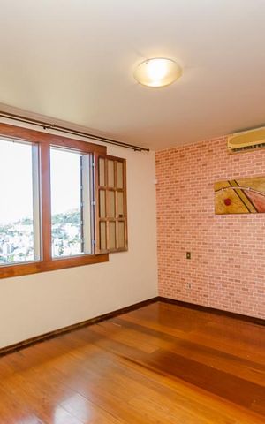 Casa à venda com 380m², 4 quartos e 4 vagasSuíte master