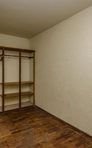 Casa à venda com 380m², 4 quartos e 4 vagasQuarto de Serviço