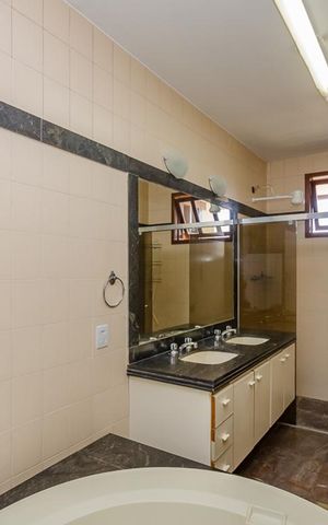 Casa à venda com 380m², 4 quartos e 4 vagasBanheiro Suíte master