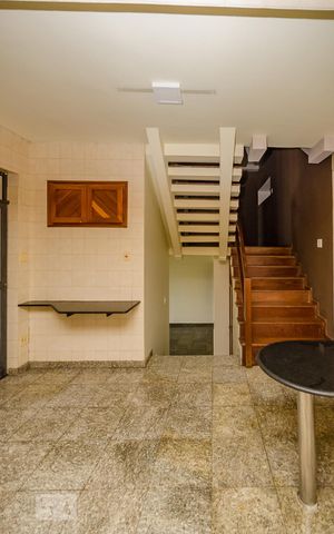 Casa à venda com 380m², 4 quartos e 4 vagasCozinha
