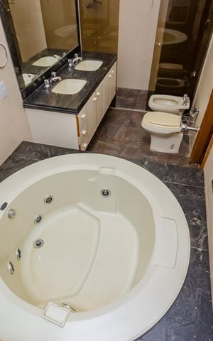 Casa à venda com 380m², 4 quartos e 4 vagasBanheiro Suíte master