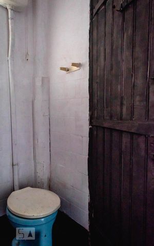 Casa para alugar com 240m², 3 quartos e 1 vaga Casa para alugar com 240m², 3 quartos e 1 vagaEdicula - Banheiro