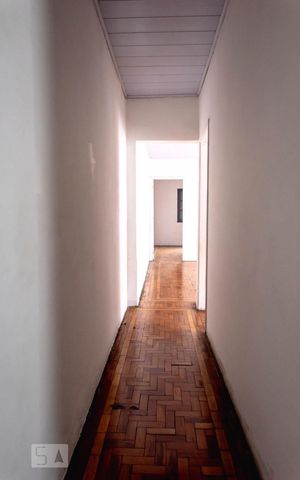 Casa para alugar com 240m², 3 quartos e 1 vaga Casa para alugar com 240m², 3 quartos e 1 vagaCorredor
