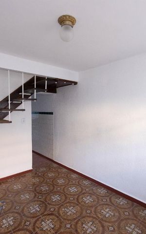 Casa à venda com 80m², 2 quartos e sem vagaSala