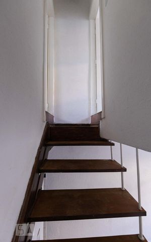 Casa à venda com 80m², 2 quartos e sem vagaEscada