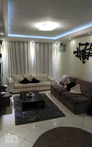 Casa à venda com 270m², 3 quartos e 2 vagas Casa à venda com 270m², 3 quartos e 2 vagasSala