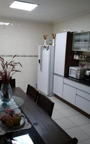 Casa à venda com 270m², 3 quartos e 2 vagas Casa à venda com 270m², 3 quartos e 2 vagasCozinha