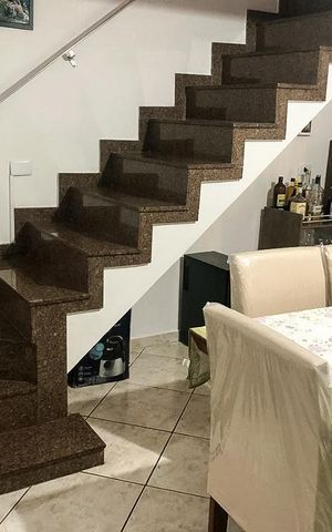 Casa à venda com 125m², 4 quartos e 2 vagas Casa à venda com 125m², 4 quartos e 2 vagasSala