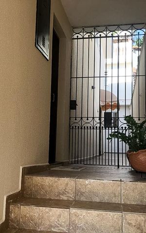 Casa à venda com 125m², 4 quartos e 2 vagas Casa à venda com 125m², 4 quartos e 2 vagasEntrada