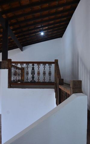 Casa à venda com 220m², 4 quartos e 2 vagasEscada