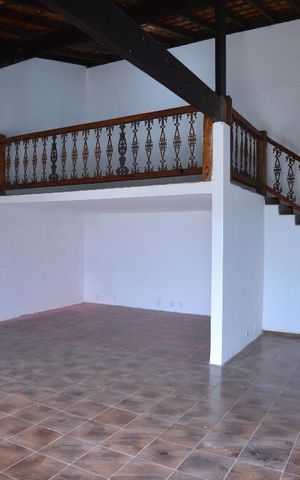 Casa à venda com 220m², 4 quartos e 2 vagasSala