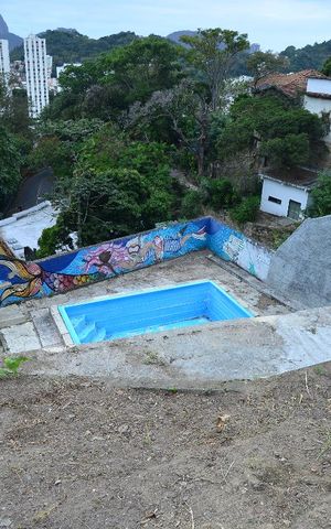 Casa à venda com 220m², 4 quartos e 2 vagasPiscina