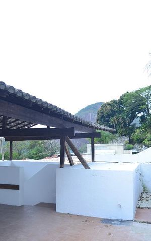Casa à venda com 220m², 4 quartos e 2 vagasTerraço