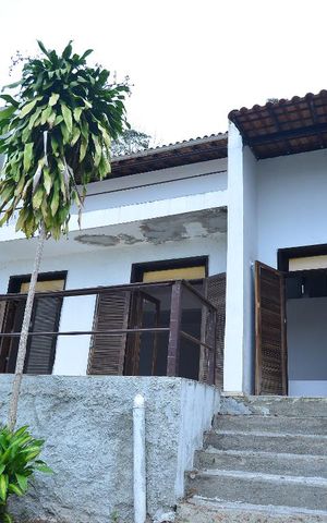 Casa à venda com 220m², 4 quartos e 2 vagasFachada
