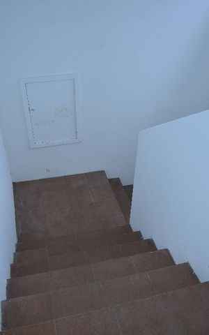 Casa à venda com 220m², 4 quartos e 2 vagasEscada