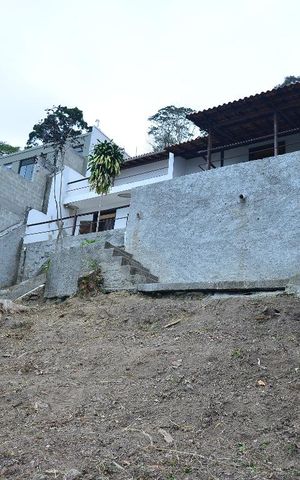 Casa à venda com 220m², 4 quartos e 2 vagasQuintal