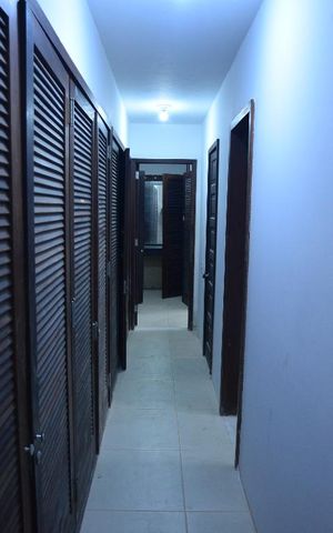 Casa à venda com 220m², 4 quartos e 2 vagasCorredor