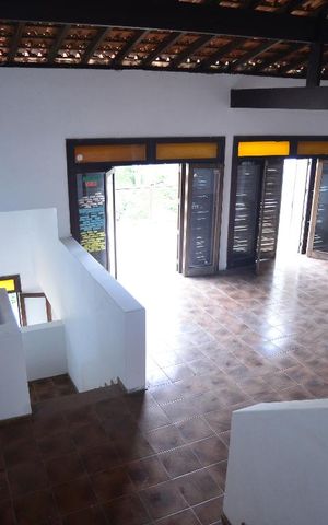 Casa à venda com 220m², 4 quartos e 2 vagasSala