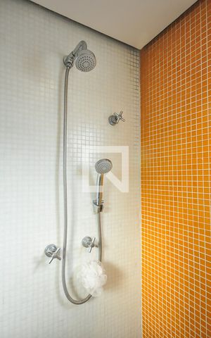 Apartamento à venda com 164m², 3 quartos e 3 vagas Apartamento à venda com 164m², 3 quartos e 3 vagasChuveiro do Banheiro da Suíte 3