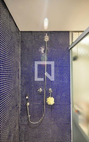 Apartamento à venda com 164m², 3 quartos e 3 vagas Apartamento à venda com 164m², 3 quartos e 3 vagasChuveiro do Banheiro da Suíte 1