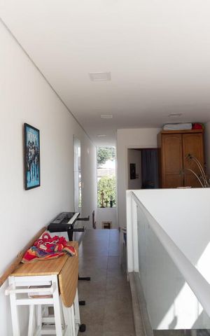 Casa à venda com 140m², 3 quartos e 1 vaga Casa à venda com 140m², 3 quartos e 1 vagaCorredor