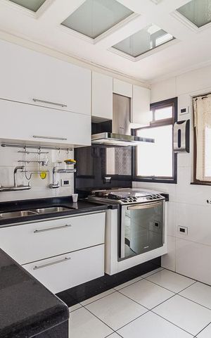 Apartamento à venda com 226m², 4 quartos e 3 vagas Apartamento à venda com 226m², 4 quartos e 3 vagasCozinha