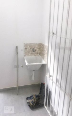 Casa para alugar com 30m², 1 quarto e sem vaga Casa para alugar com 30m², 1 quarto e sem vagaÁrea de Serviço