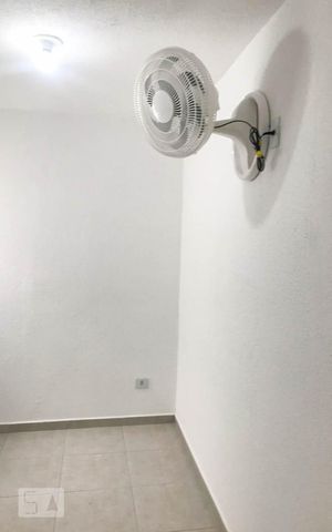 Casa para alugar com 30m², 1 quarto e sem vaga Casa para alugar com 30m², 1 quarto e sem vagaQuarto