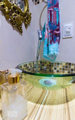 Casa de condomínio à venda com 120m², 2 quartos e 3 vagasBanheiro da Suíte 2